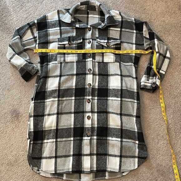 Plaid flannel Shacket - Picture 4 of 10